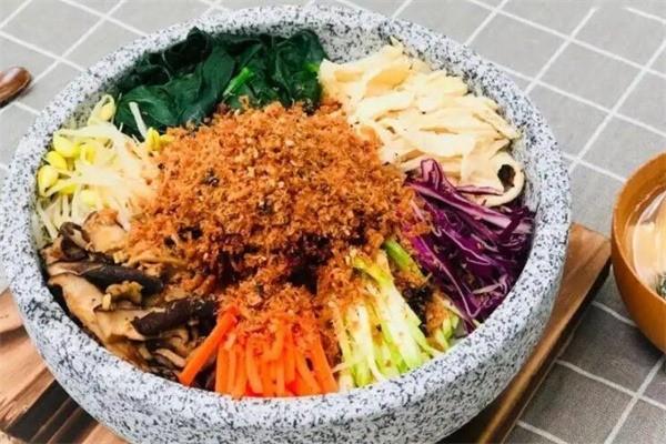爽爽小吃石鍋拌飯加盟