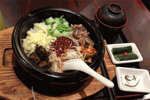 韓菜菜石鍋拌飯加盟