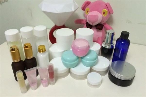 希卡露姿化妝品加盟