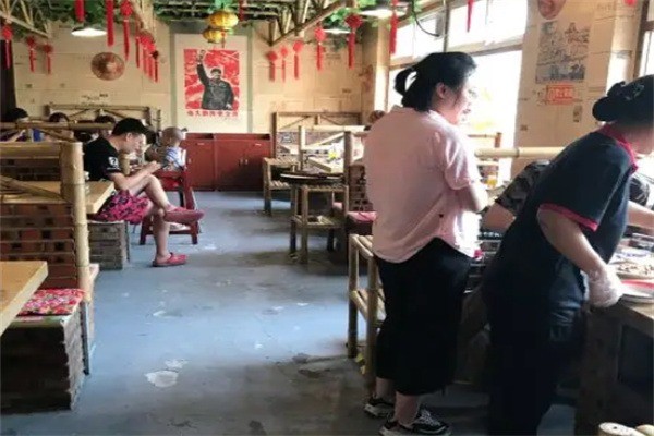 冬竹咱家大院鐵鍋燉加盟