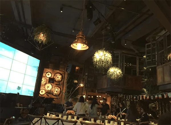 胡桃里音樂(lè)餐吧