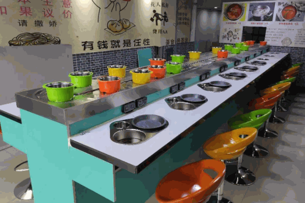 丸小美旋轉(zhuǎn)小火鍋加盟