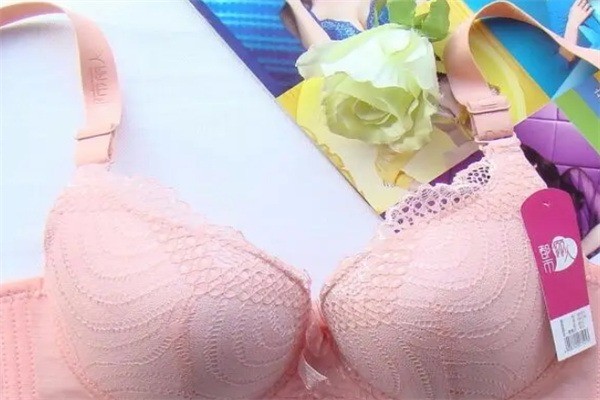 弄依巧內(nèi)衣加盟