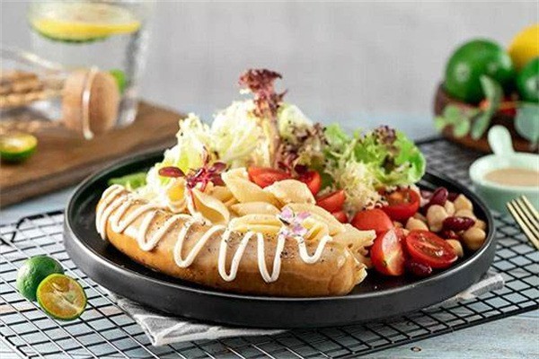 六月彩虹輕食加盟