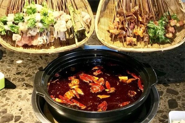 巴山味莊砂鍋串串香加盟