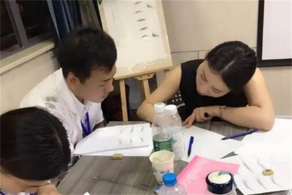 美悅彩妝加盟