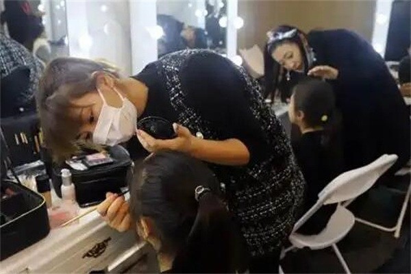 美悅彩妝加盟