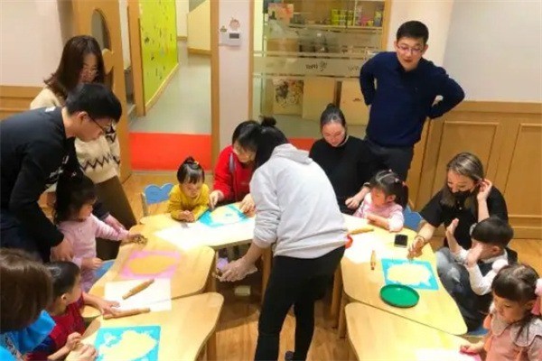 iplay艾可芮親子俱樂部加盟