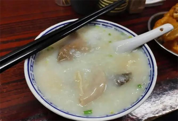 春記豬雜粥