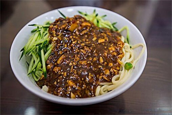 周記炸醬面加盟
