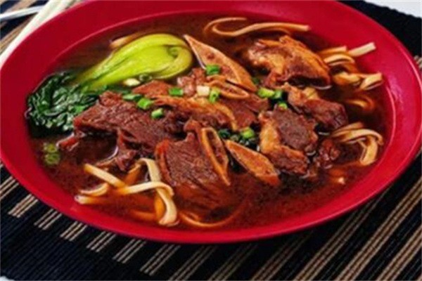 牛來啰大碗牛肉面加盟