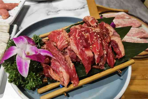 牛識(shí)客原味碳火烤肉加盟