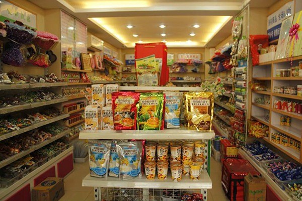 校友零食折扣店加盟
