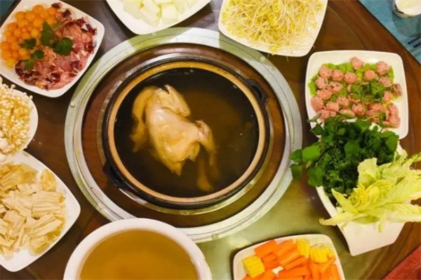 百匯臣藥膳養(yǎng)生火鍋加盟
