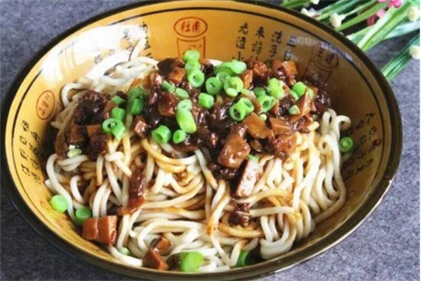 倔強(qiáng)面老碗面加盟
