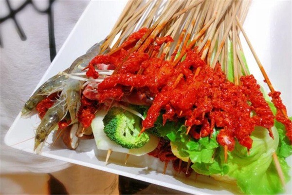 魚跳火串串火鍋加盟