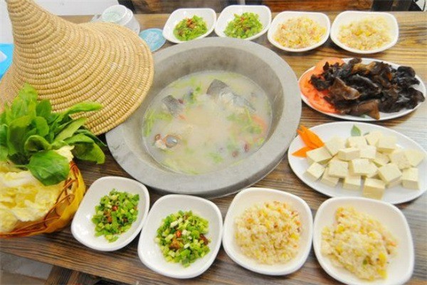 宴魚稼云南蒸汽石鍋魚加盟