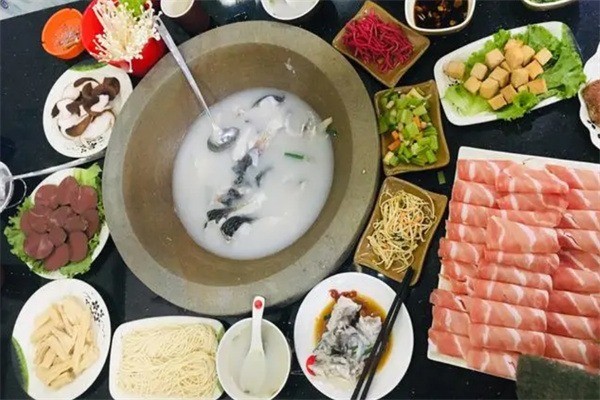 宴魚稼云南蒸汽石鍋魚加盟