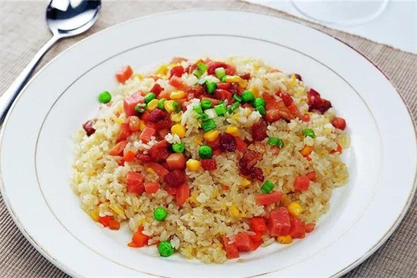 小二炒飯加盟