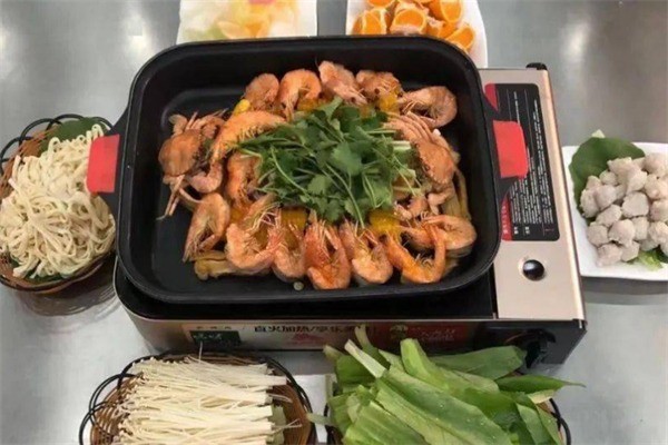 小方桌碳鍋加盟