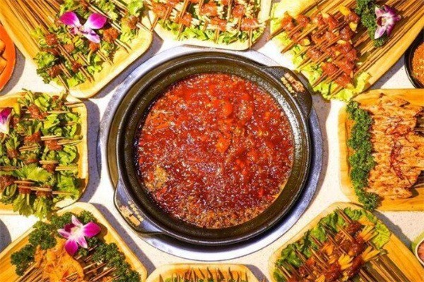 傲椒火辣串串火鍋加盟