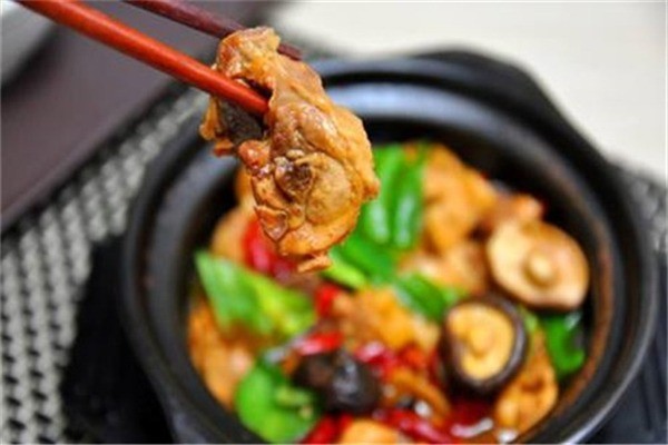 張口福黃燜雞米飯加盟