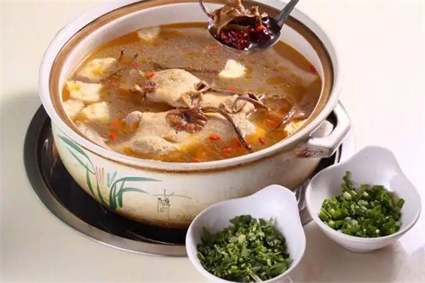 論煮鴨湯火鍋加盟