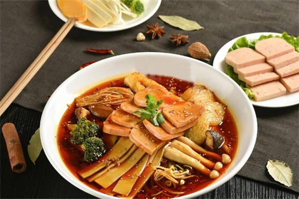 齒小仙麻辣燙加盟