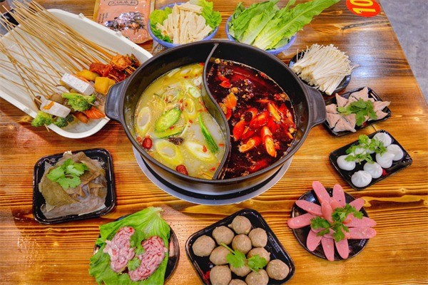 飛簽門(mén)串串香加盟