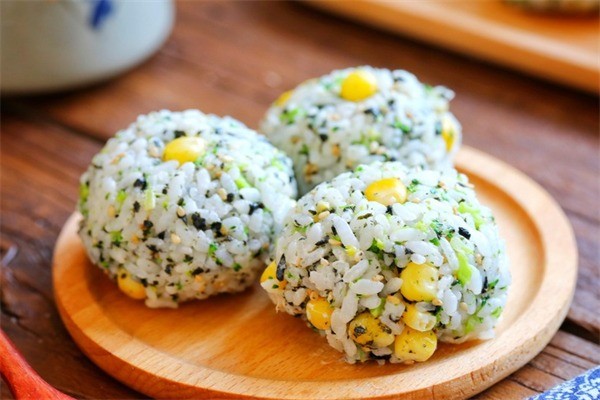 初三飯團(tuán)加盟