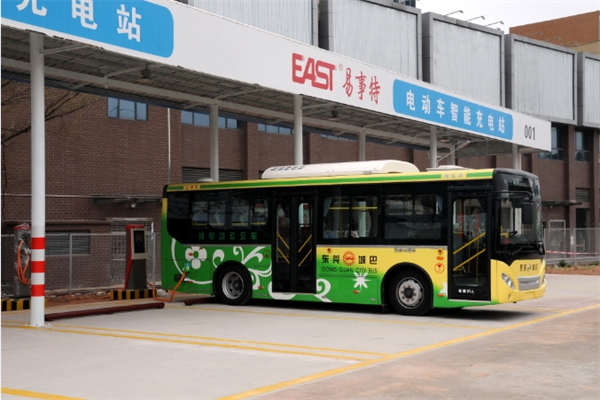 易事特電動(dòng)汽車(chē)加電站加盟