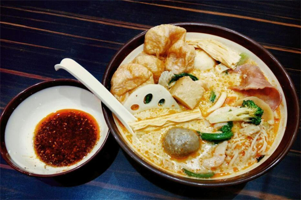 歐陽(yáng)鋒麻辣燙加盟