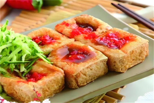 白色經(jīng)典臭豆腐加盟