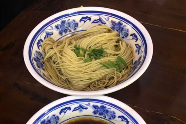 小周老湯面館加盟