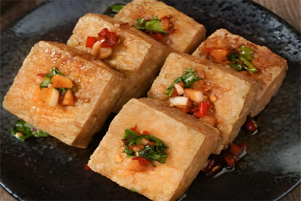 白色經(jīng)典臭豆腐加盟