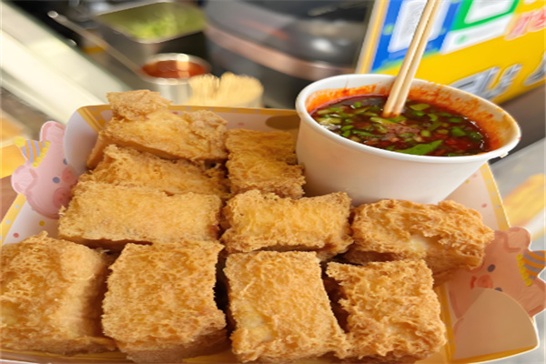 白色經(jīng)典臭豆腐加盟