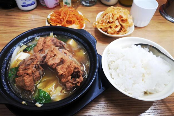 田老師排骨米飯加盟