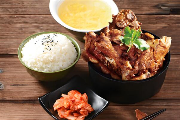 田老師排骨米飯加盟