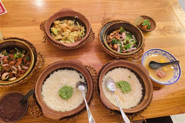 鮮皇煲煲仔飯加盟