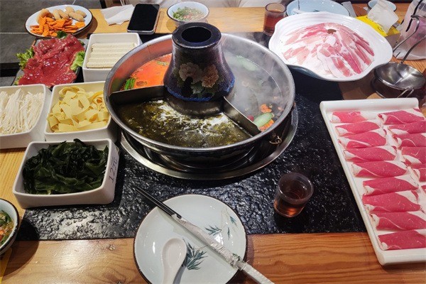 和泰鑫酸菜銅鍋涮羊肉加盟