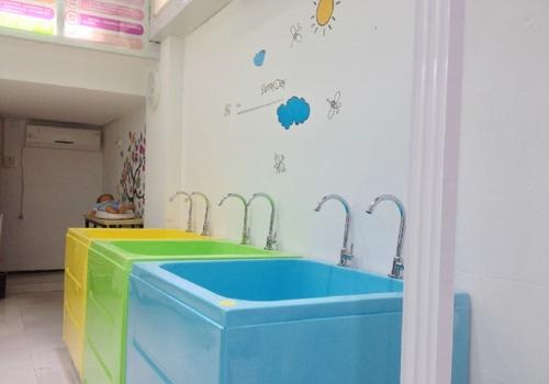 小豬兜兜嬰兒游泳館
