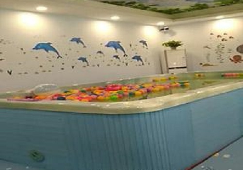 小豬兜兜嬰兒游泳館