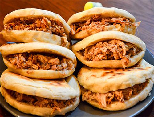 小二上饃肉夾饃