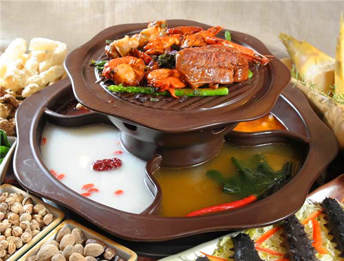 宇食天下湯烤噴泉火鍋