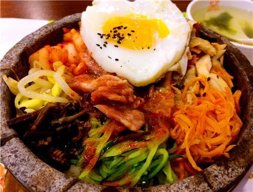 釜槿緣石鍋拌飯