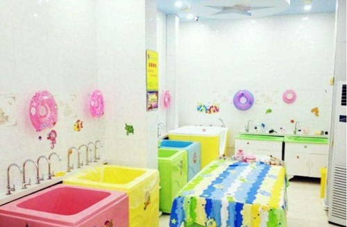 玲瓏門嬰兒游泳館