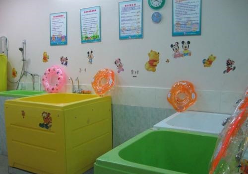 金貝貝嬰兒游泳館