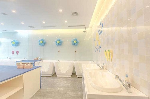 小奶包嬰兒游泳館