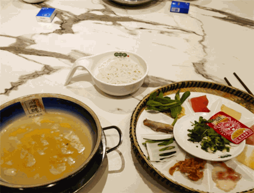 尚順號(hào)傳統(tǒng)金銀過(guò)橋米線