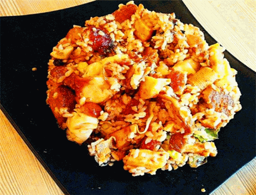 厄加特炸串炒飯